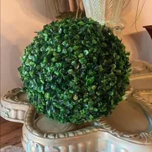 Temporary ball